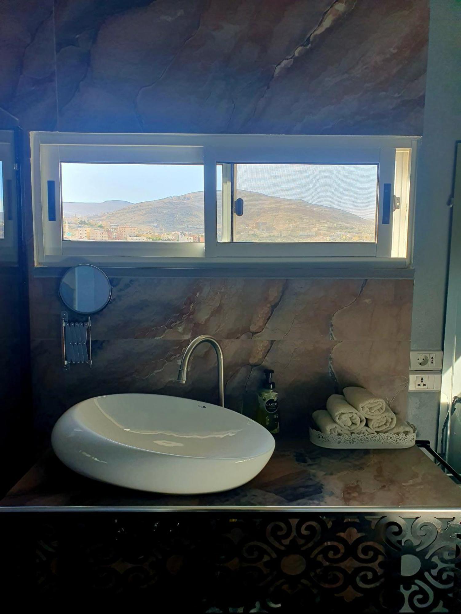The Little B&B On The Hill Wadi Musa Exterior photo